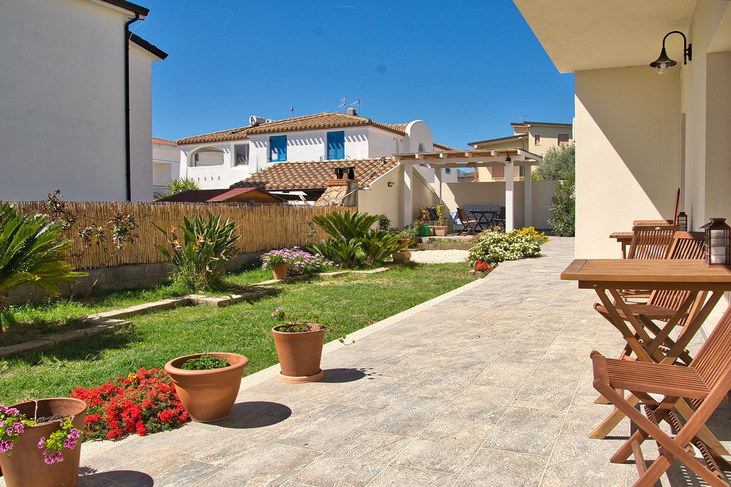 giardino-terrazza-bb-dommu-livia-santa-maria-navarrese6